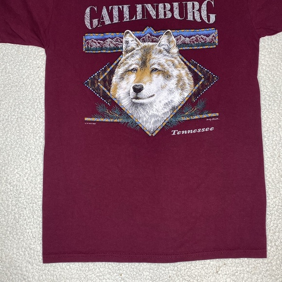 Vintage Jerzees Gatlinburg Tennessee Wolf T-Shirt: Size Medium - Picture 6 of 9